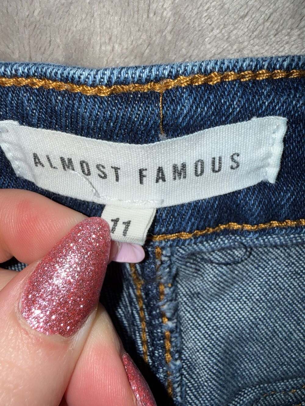 Almost Famous Distressed Raw Hem Denim Shorts Size 11 - Picture 6 of 9